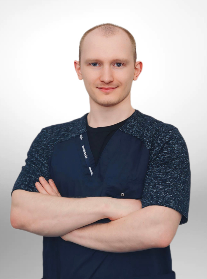 Стоматолог-хирург Двенянин Роман Вадимович
